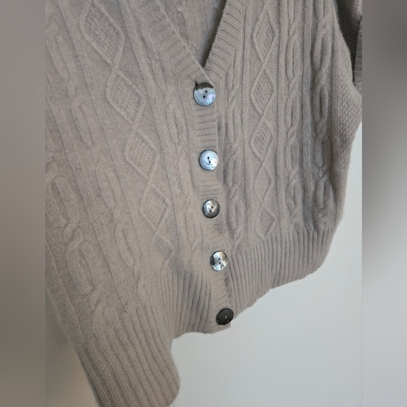 Pure Collection Taupe Cable Knit Cashmere Short Sleeve Cardigan | L - Picture 4 of 5